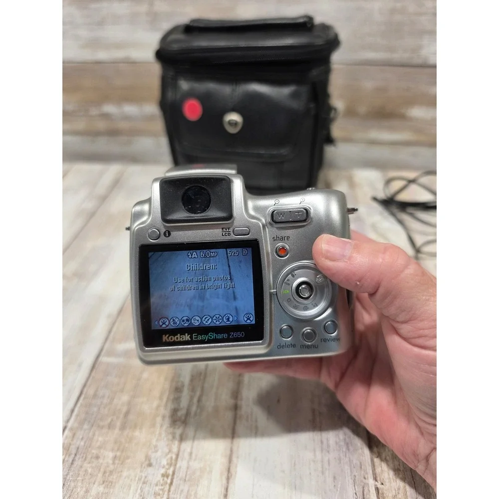 Kodak EasyShare Z650 Silver Digital Camera 6.1MP 10x Optical Zoom w Case WORKS
